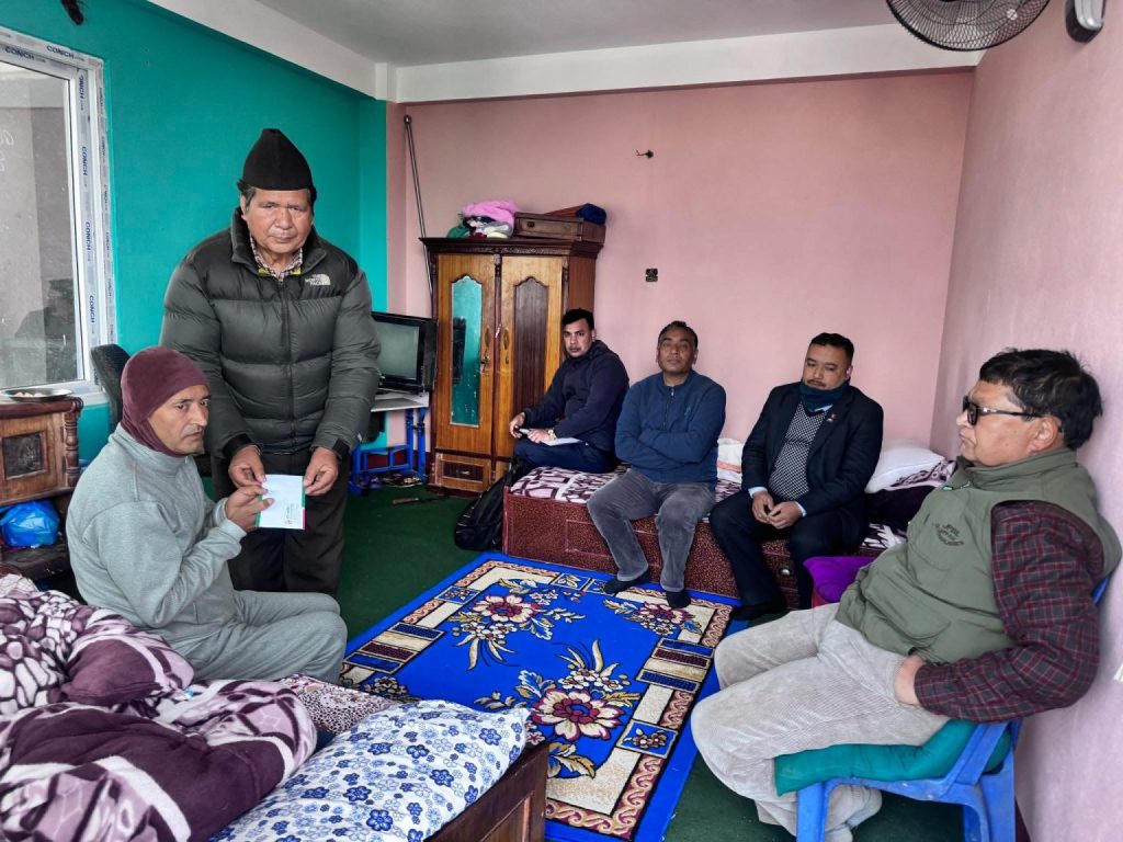 जटिल रोग उपचारका लागि शेयर सदस्यलाई आर्थिक सहयोग हस्तान्तरण